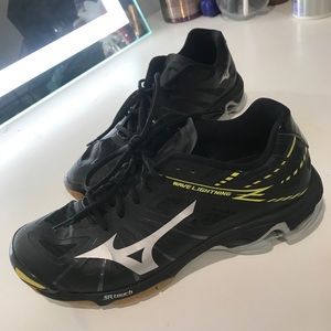 Mizuno volleyball shoes